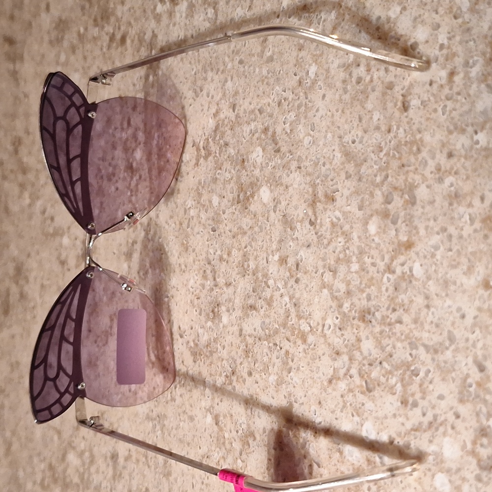 Betsey Johnson butterfly sunglasses - Picture 3 of 10